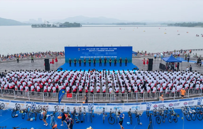 好博体育,迪桑特发布2025秋冬双板滑雪服系列 以精工造艺持续赋能双板滑雪性能革新